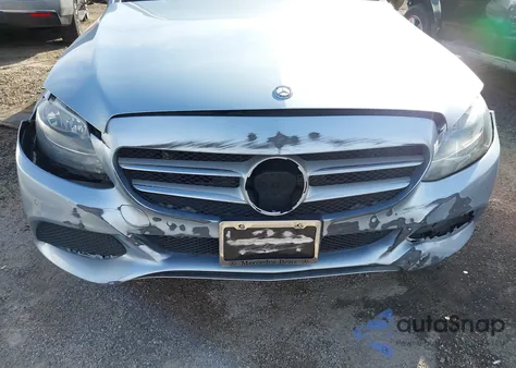 2017 Mercedes-Benz C 300 z USA, uszkodzony, nr VIN 55SWF4JB1HU190421